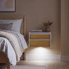 SoBuy FBT175-E-WN Seinään kiinnitettävä yöpöytä liiketunnistimella varustetulla LED-valolla, 2 push-open-laatikkoa – valkoinen/luonnonvärinen, 40 × 29,8 × 25,6 cm