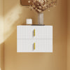 SoBuy FBT177-E-W Seinään kiinnitettävä yöpöytä LED-valolla – 2 laatikkoa, aaltoileva etupaneeli, kullanvärinen kahva, valkoinen, 40 × 30 × 30 cm