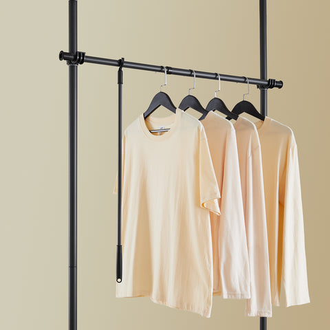 SoBuy FRG34-II-SCH – Säädettävä avoin vaateteline hyllyillä ja koukuilla, musta, Vahva teleskooppinen vaateräkki