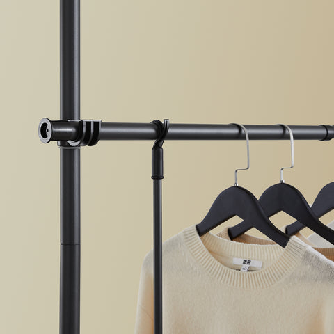 SoBuy FRG34-II-SCH – Säädettävä avoin vaateteline hyllyillä ja koukuilla, musta, Vahva teleskooppinen vaateräkki